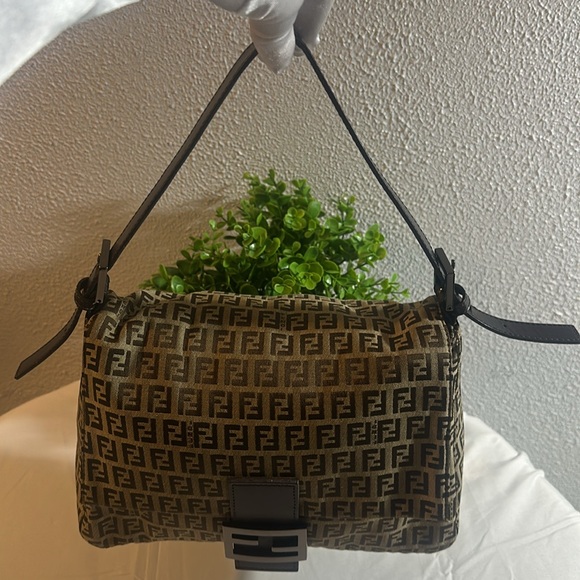 Authentic Fendi Baguette Shoulder cloth Handbag Zucca print, very classy - Picture 10 of 15